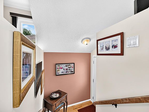 3rd image of 371 Kirkpatrick Cres NW