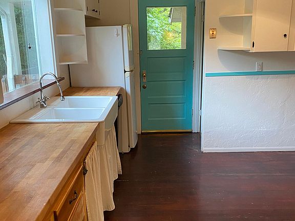 Spacious kitchen!