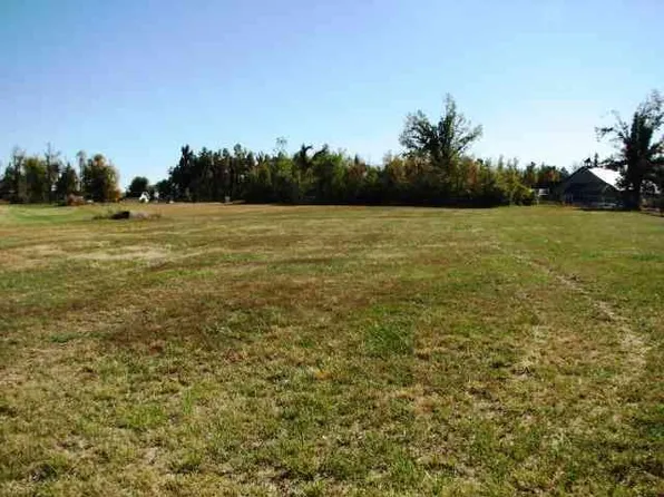 4938 Village Square Dr, Paducah, KY 42001