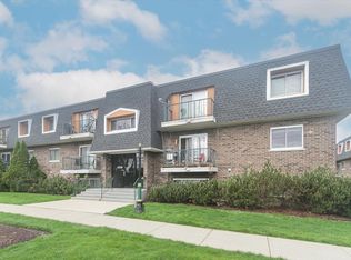 3220 Sanders Rd UNIT 3A, Northbrook, IL 60062