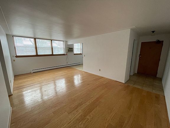 2nd image of 716 W 38th St APT 2