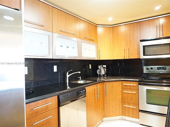 4th image of 19390 Collins Ave APT 1515