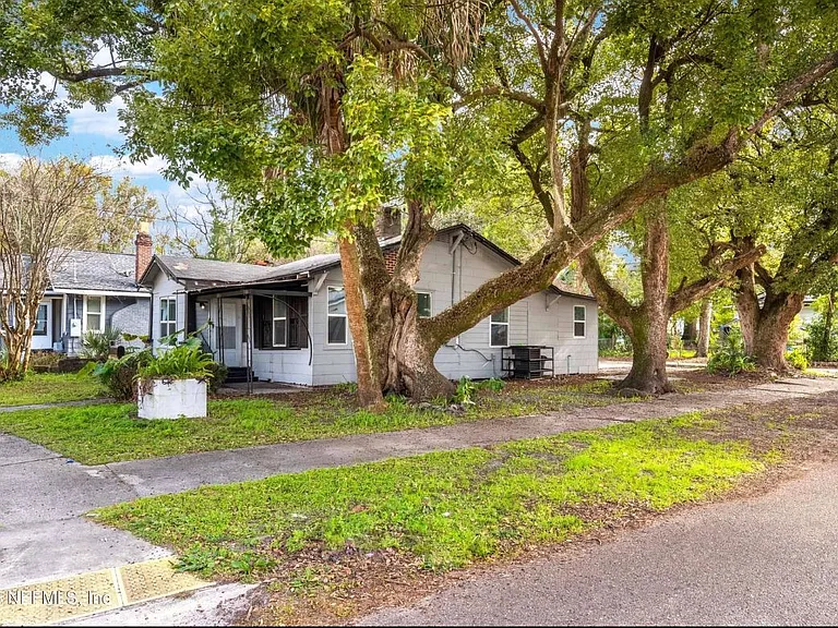 352 Golfair Blvd — Photo 10