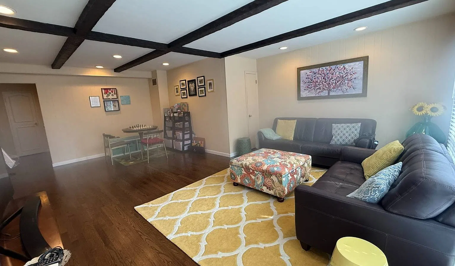 4 bed, 2.5 bath, 2108 sqft, $7,300 — Photo 4