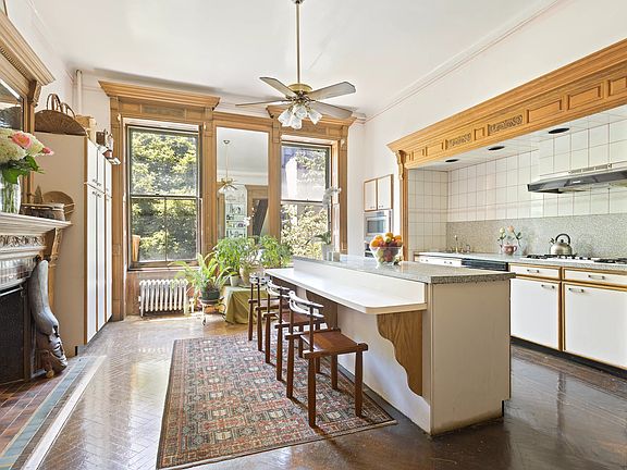 4th image of 144 W 120th St