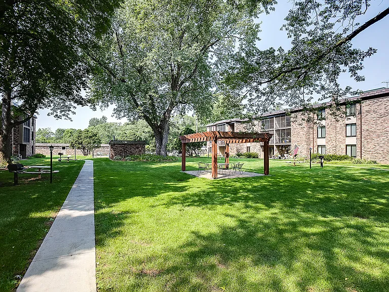 Cedar Commons — Photo 11