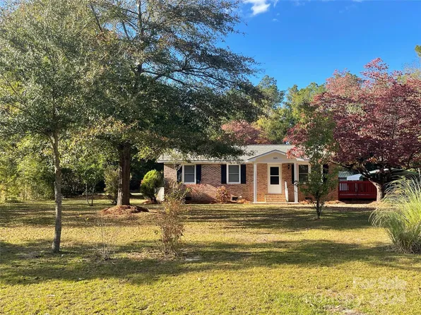 305 Spring St E, Bethune, SC 29009