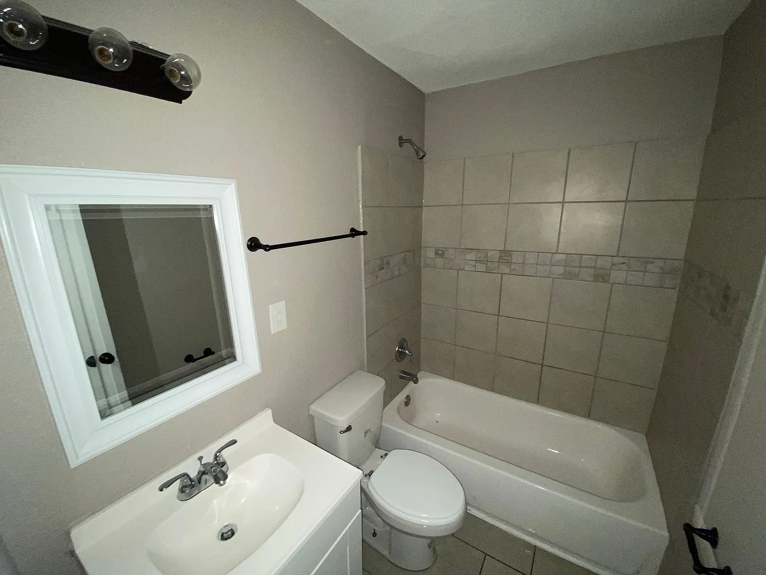3252 Norton Rd — Photo 2