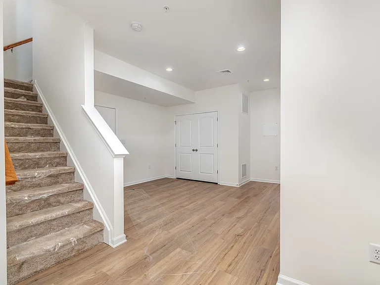 154 High Pointe Dr — Photo 22