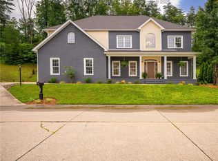 217 Southern Woods Dr, South Charleston, WV 25309