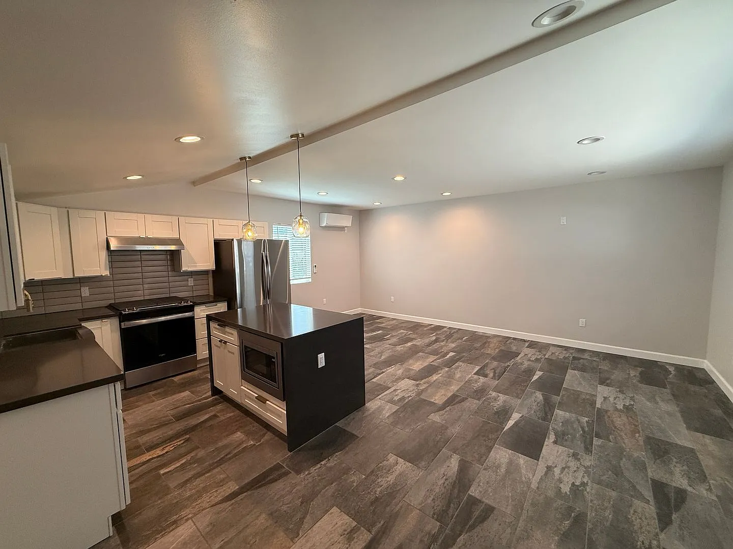 Amazing 1 Bedroom Back Home in La Crescenta! — Photo 2