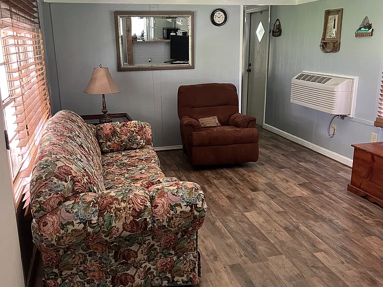 Valley Lake Dr — Photo 5
