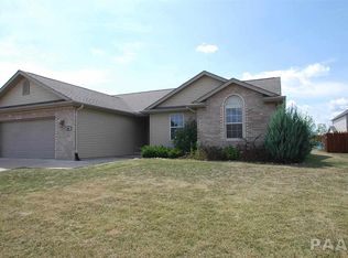 301 Sandyshores Dr, Chillicothe, IL 61523