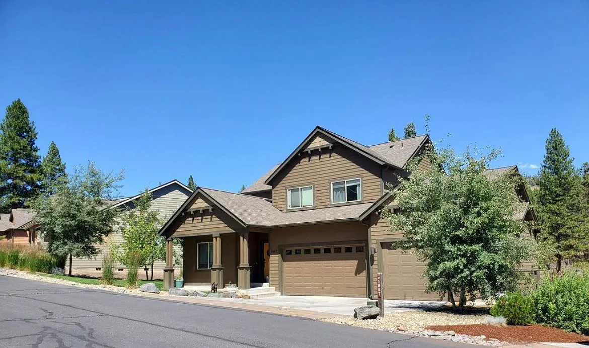 1087 Timber Mountain Ln — Photo 2