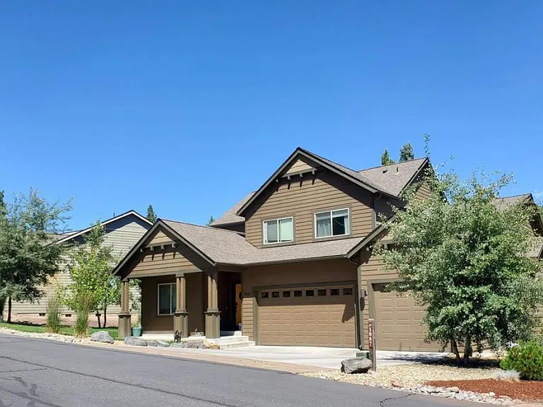 1087 Timber Mountain Ln — Photo 2