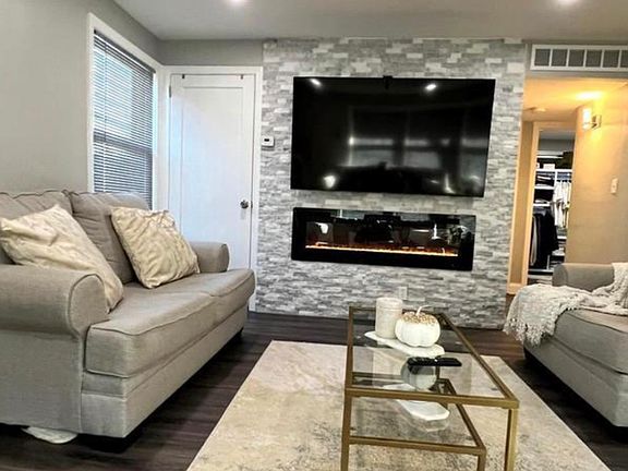 Extra Living space with Fireplace, fully furnished if needed...