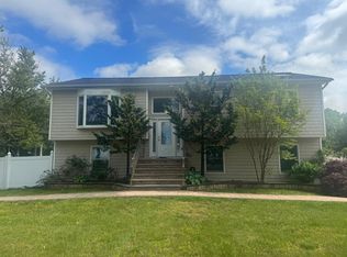 3 Pinetree Ct, Commack, NY 11725