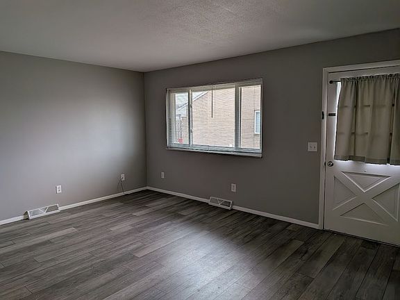 5th image of 854 Daggett Dr #2