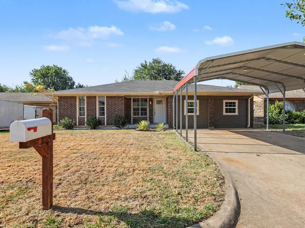 1052 Hargis Ln, Moore, OK 73160