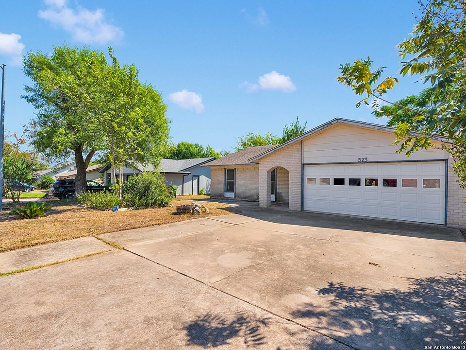 1st image of 523 Chisholm Valley