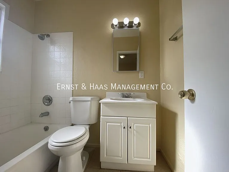 13812 S Avalon Blvd #B — Photo 5