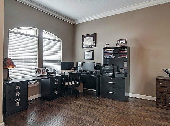 4th image of 6907 Sanders Hill Ln