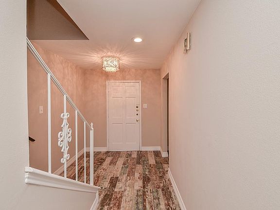 3rd image of 13310 Trail Hollow Dr