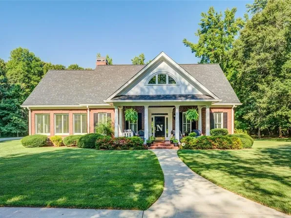 65 Cove Ln, Social Circle, GA 30025