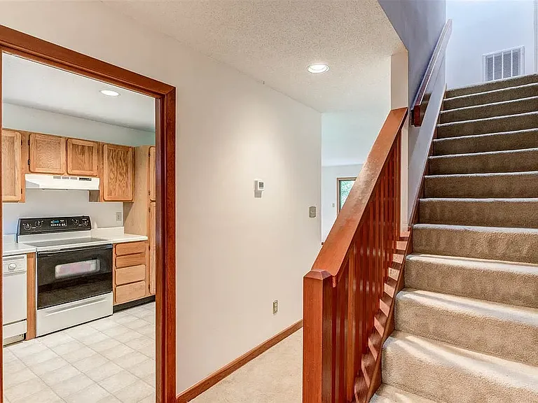 310 Cedarwood Ln #B — Photo 8