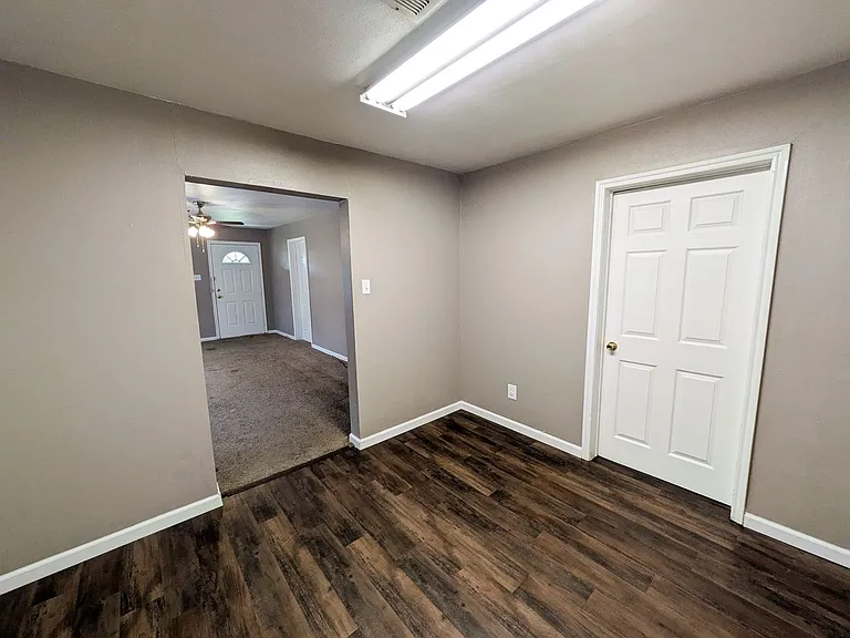 1624 Franklin Ave — Photo 6