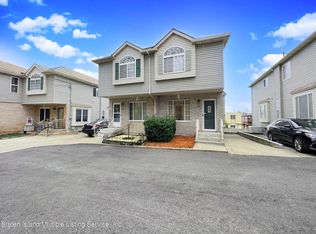 24 King James Ct, Staten Island, NY 10308