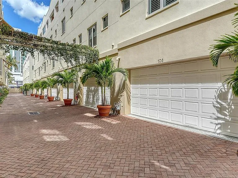 235 Cocoanut Ave #106B — Photo 47