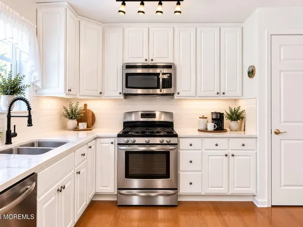 4 Rosewood Court, Lakewood, NJ 08701