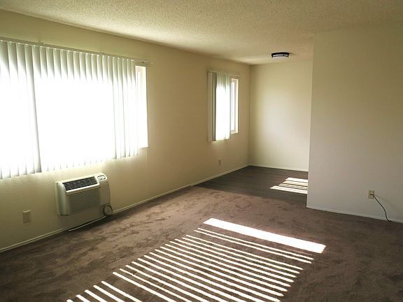 3rd image of 4665 51st St #4