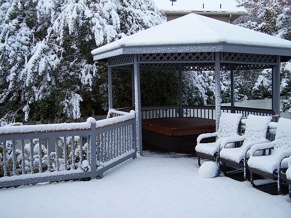 Deck/Gazebo/Hot Tub