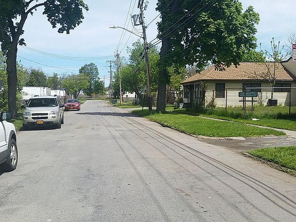 Exterior Neighborhood (street photo)