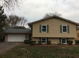 518 S 16th St, St Charles, IL 60174