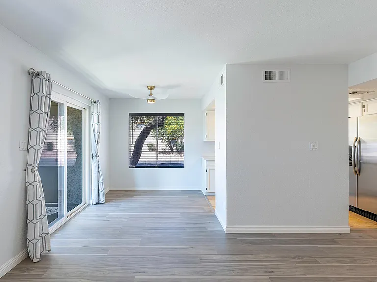 3102 E Clarendon Ave #101 — Photo 9