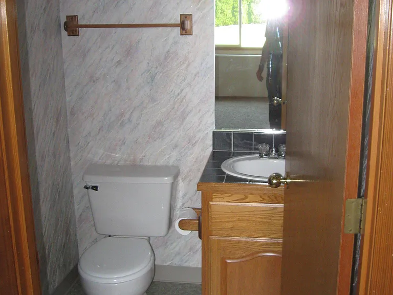 319 SW 28th Ct — Photo 7