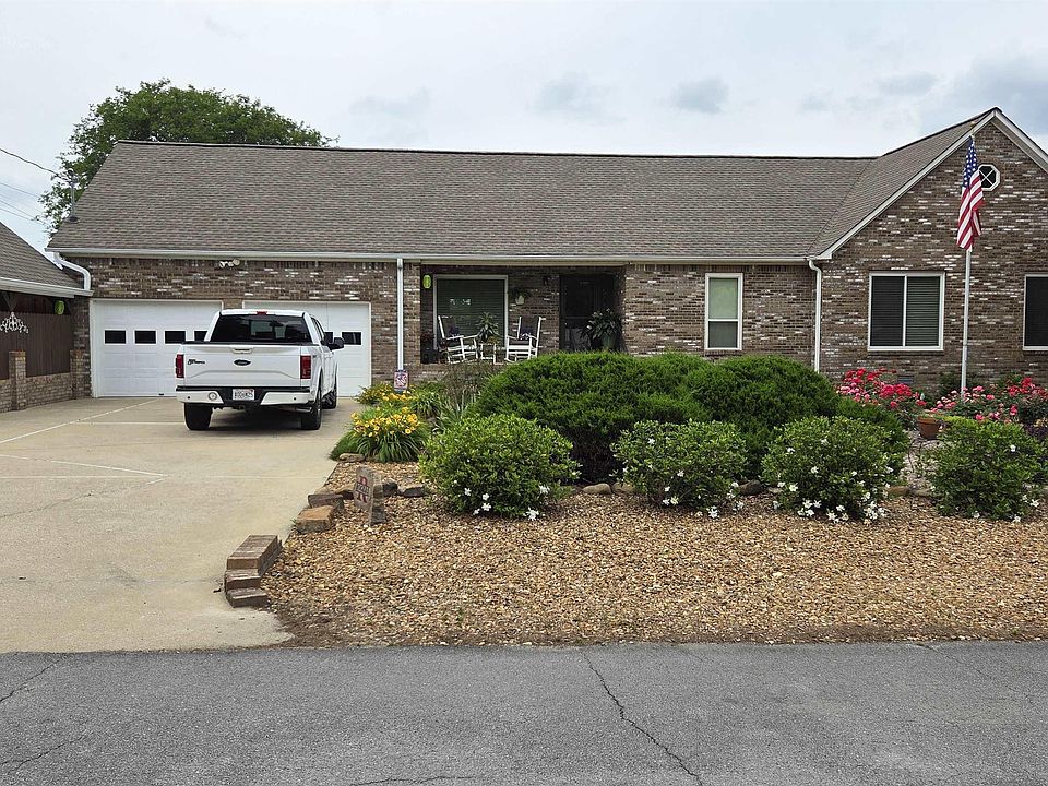 1st image of 413 Glenport Ave