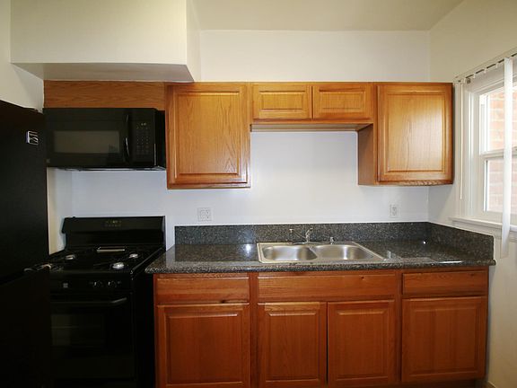 5th image of 777 S Westmoreland Ave #109