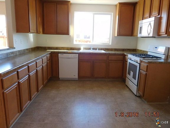 3rd image of 441 Cahuilla Dr