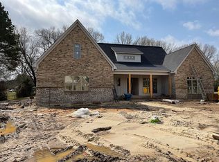 519 Glen Lake Dr, Grenada, MS 38901