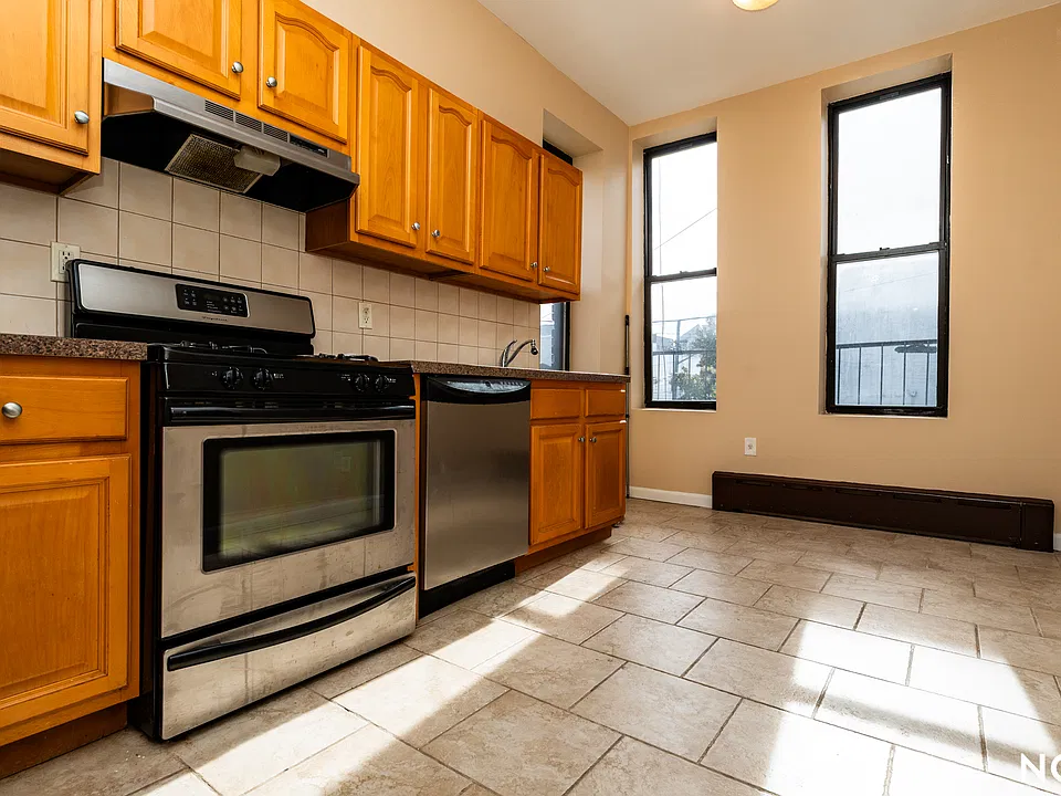 50 Wyckoff Ave #2R
