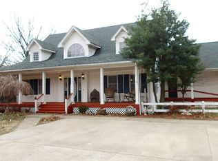 402 Hillcrest Dr, Nevada, MO 64772