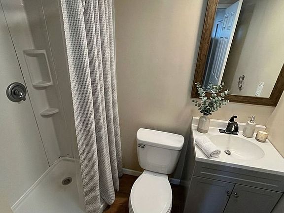 4th image of 614 E Streeter Ave #1