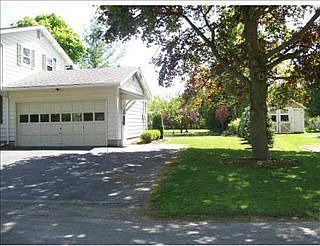 3rd image of 209 Hobson Ave