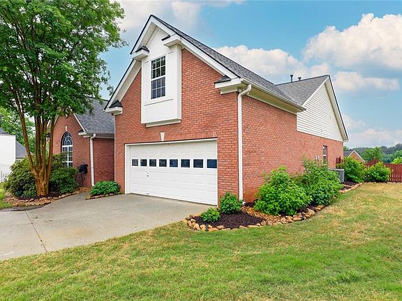 3rd image of 193 April Ridge Ln