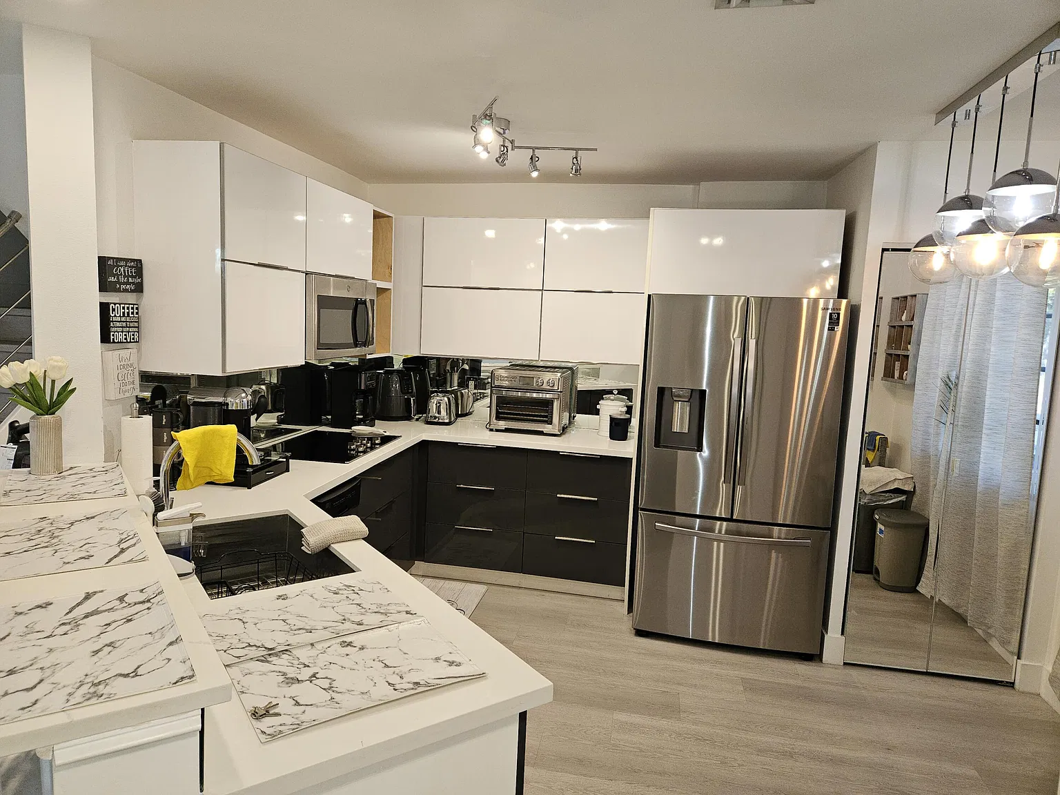3 bed, 2.5 bath, 1386 sqft, $3,000 — Photo 3