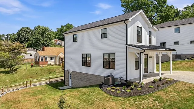 3 bed, 2.5 bath, 1155 sqft, $2,500 — Photo 3